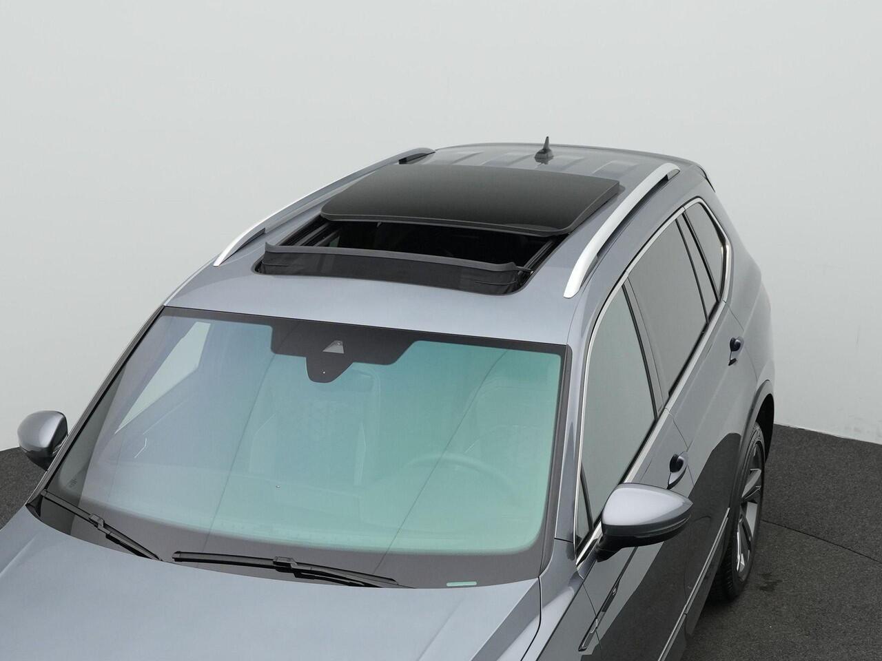 Volkswagen TIGUAN Allspace 7-zits 1.5 TSI R-Line Business | Panoramadak | Trekhaak | IQ Light | Stuur-/stoelverwarming | Achteruitrijcamera