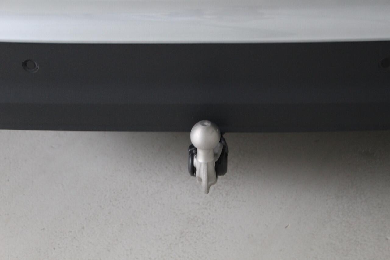 Volkswagen TIGUAN 1.5 eTSI Life Edition Navigatie | Panoramadak | Trekhaak | Standverwaming / koeling