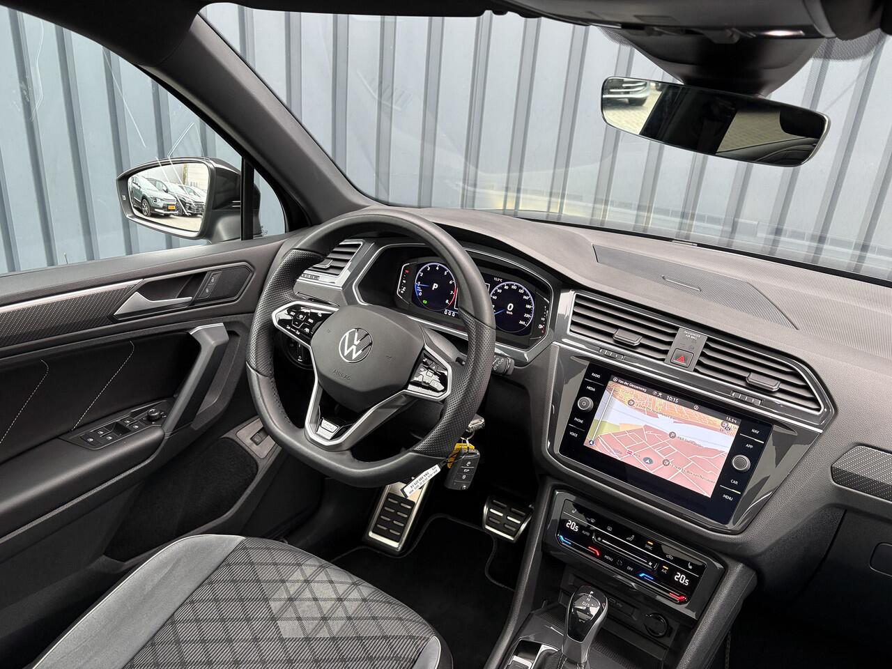 Volkswagen TIGUAN 1.5 TSI R-Line Black Style | Panodak | Elk. A-klep | IQ Light | Camera | Prijs Rijklaar!!