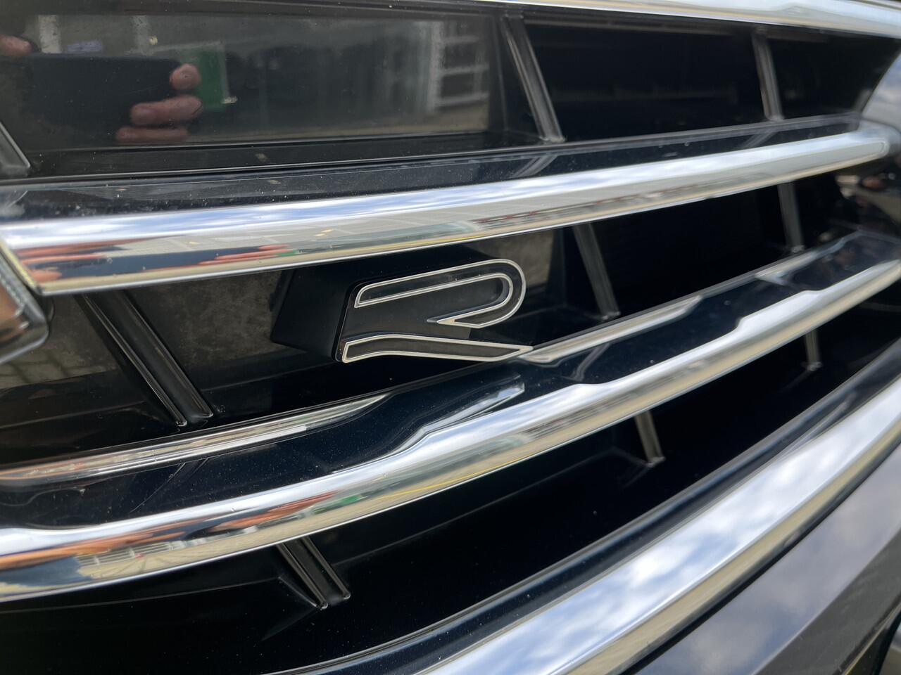 Volkswagen TIGUAN 1.4 TSI eHybrid R-Line Business+ / Pano / Navigatie / App connect / Zwenkbare trekhaak / Camera / Parkeersensoren V+A / **