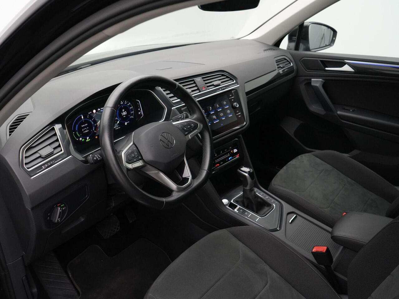 Volkswagen TIGUAN 1.4 TSI 245 pk DSG eHybrid Elegance | IQ Light | Achteruitrijcamera | Navigatie | Adaptive Cruise