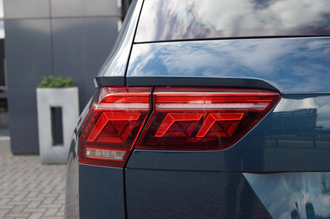 Volkswagen TIGUAN 1.4 e-Hybrid R-Line 245pk/ Panodak /leer/Trekhaak /DCC / ACC /Navi Pro /360gr. Camera / AppConnect