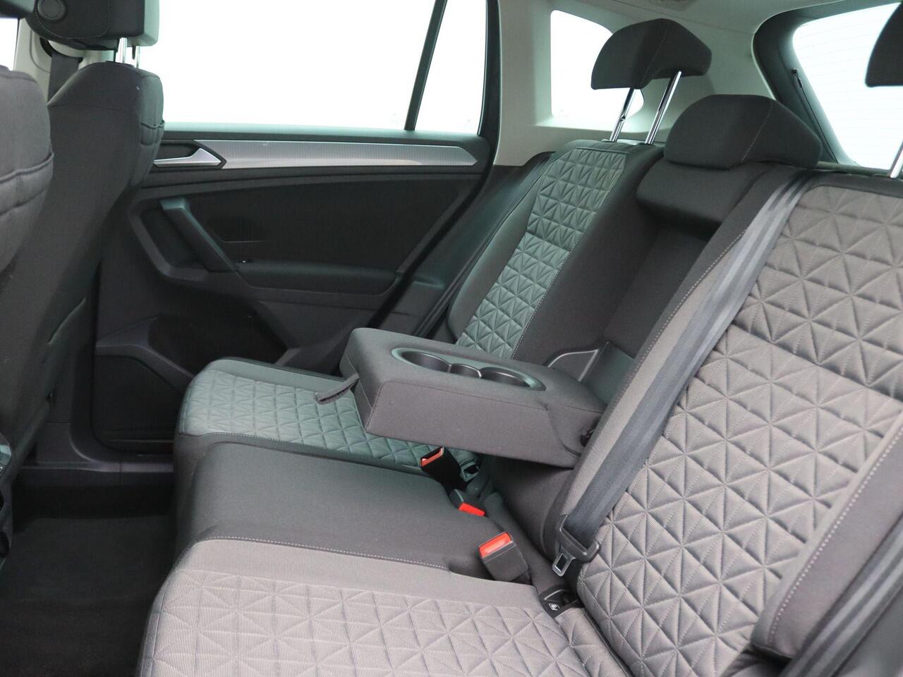 Volkswagen TIGUAN 1.4 Life Business eHybrid 245PK DSG keyless, head-up, led koplampen, achteruitrijcamera, elektrische achterklep, side assist, keyless, stuur-stoelverwarming, alarm, 17" lichtmetaal