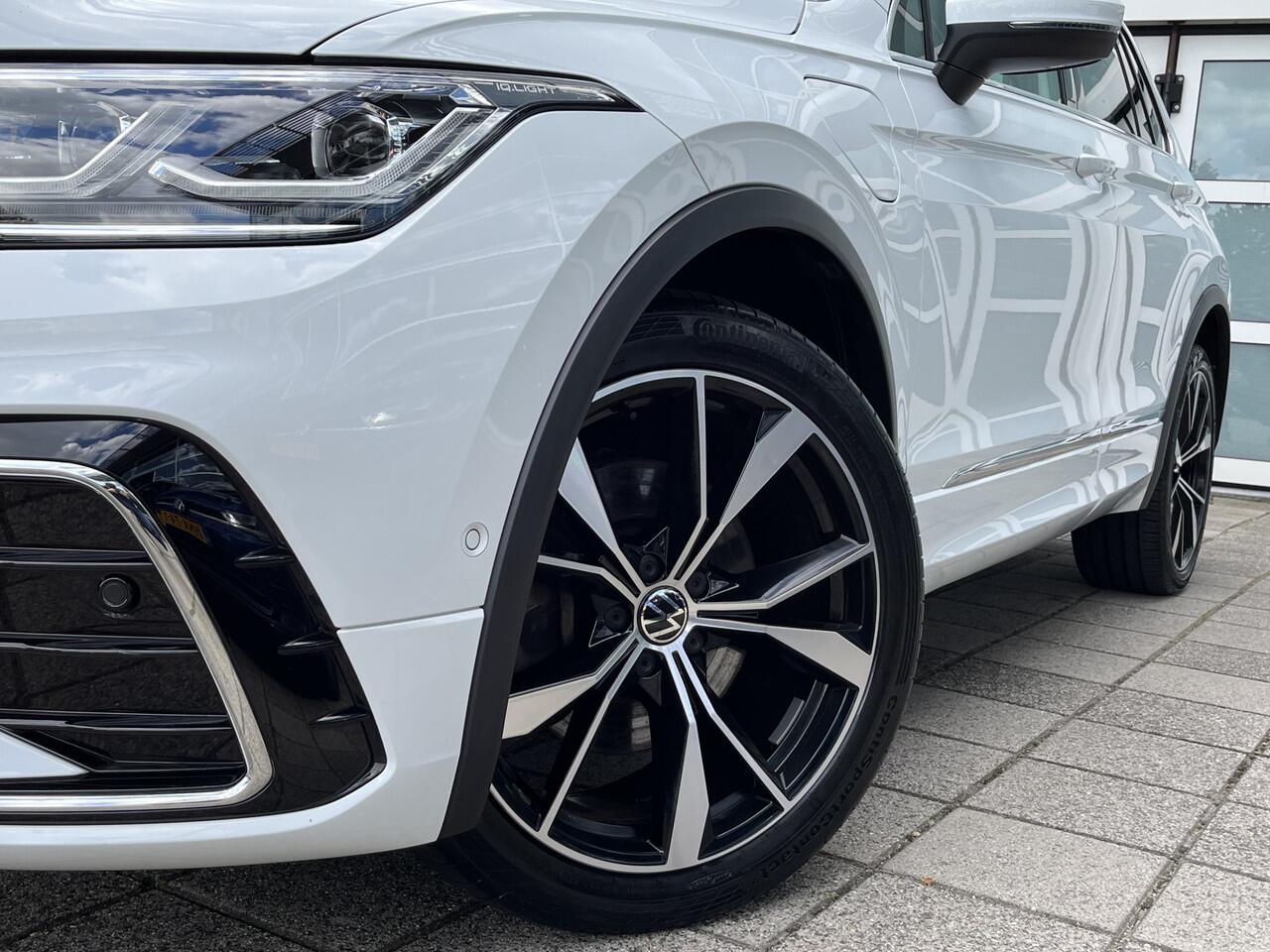 Volkswagen TIGUAN 1.4 TSI eHybrid 245PK DSG R-Line Business+ / Digital Cockpit Pro / Matrix-Led Verlichting / Panoramadak / Getint Glas / Stoel & Stuurwielverwarming / 20''LMV / VW