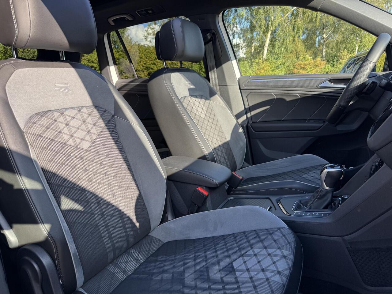 Volkswagen TIGUAN 1.4 TSI eHybrid R-Line Business+ 245pk PHEV | Trekhaak | Panorama dak | Adaptieve Cruise | Achteruitrijcamera | Stoelverwarming | Virtuele cockpit | 1.800kg Trekgewicht !