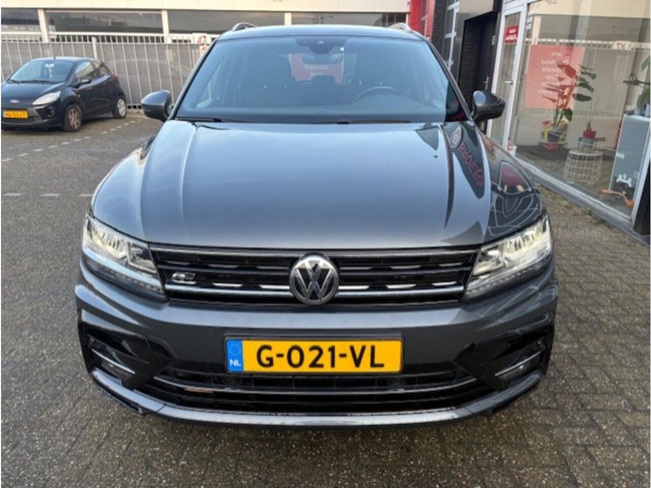 Volkswagen TIGUAN 1.5 TSI ACT Highline Business R 2 EIGENAAR * DEALERONDERHOUDEN * NAP * AUTOMAAT *NAVI* PANO* CRUISE *XENON* ENZ*