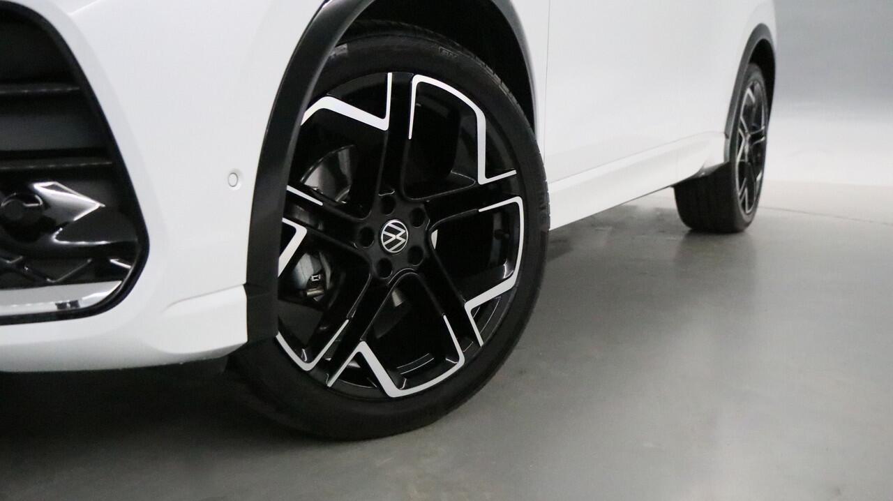 Volkswagen TIGUAN 1.5 eTSI 150pk R-Line Edition DSG / Navigatie / Stoel+Stuurverwarming / Keyless / Camera