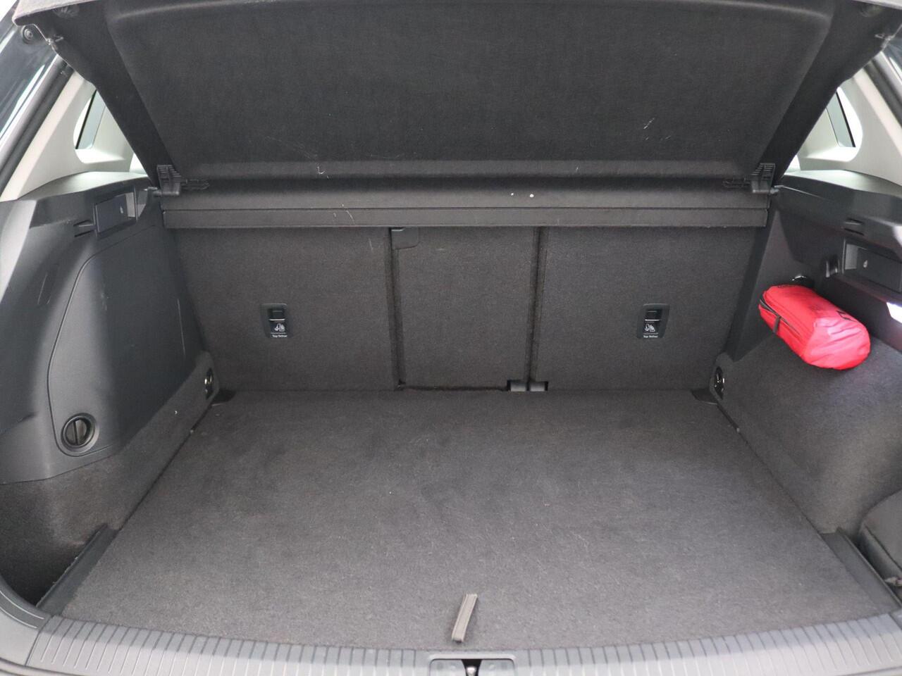 Volkswagen TIGUAN 1.4 TSI e-hybrid Life Business 245PK DSG Led koplampen, adaptive cruise met travel assist, side assist, stuur-stoelverwarming, navigatie, 18" lichtmetaal