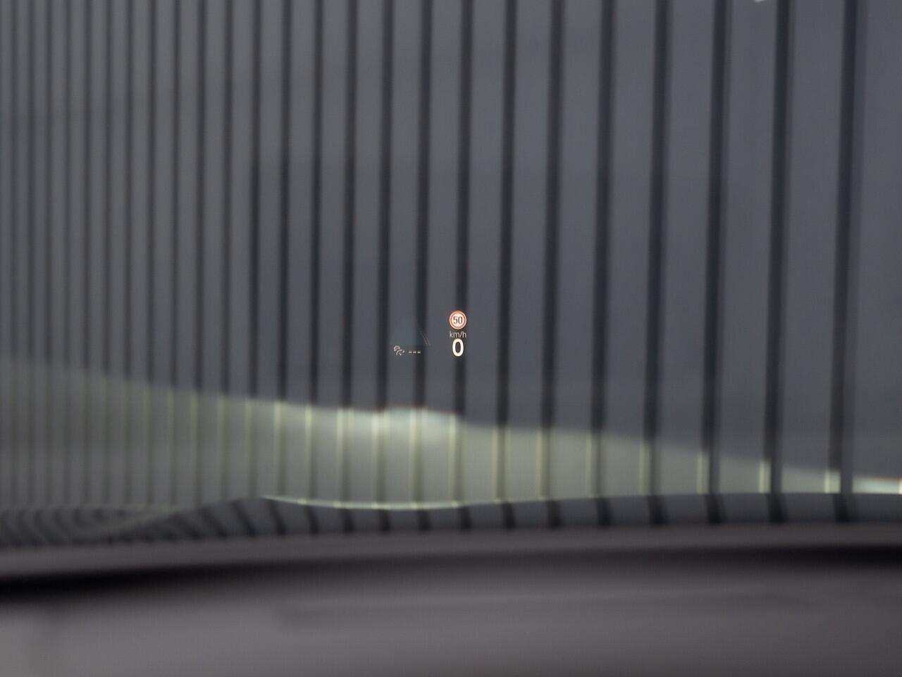 Volkswagen TIGUAN 1.5 eTSI R-Line Edition | 360 Camera | Harman/ Kardon | Trekhaak | Panodak | IQ Light | Head Up | Prijs Rijklaar!!