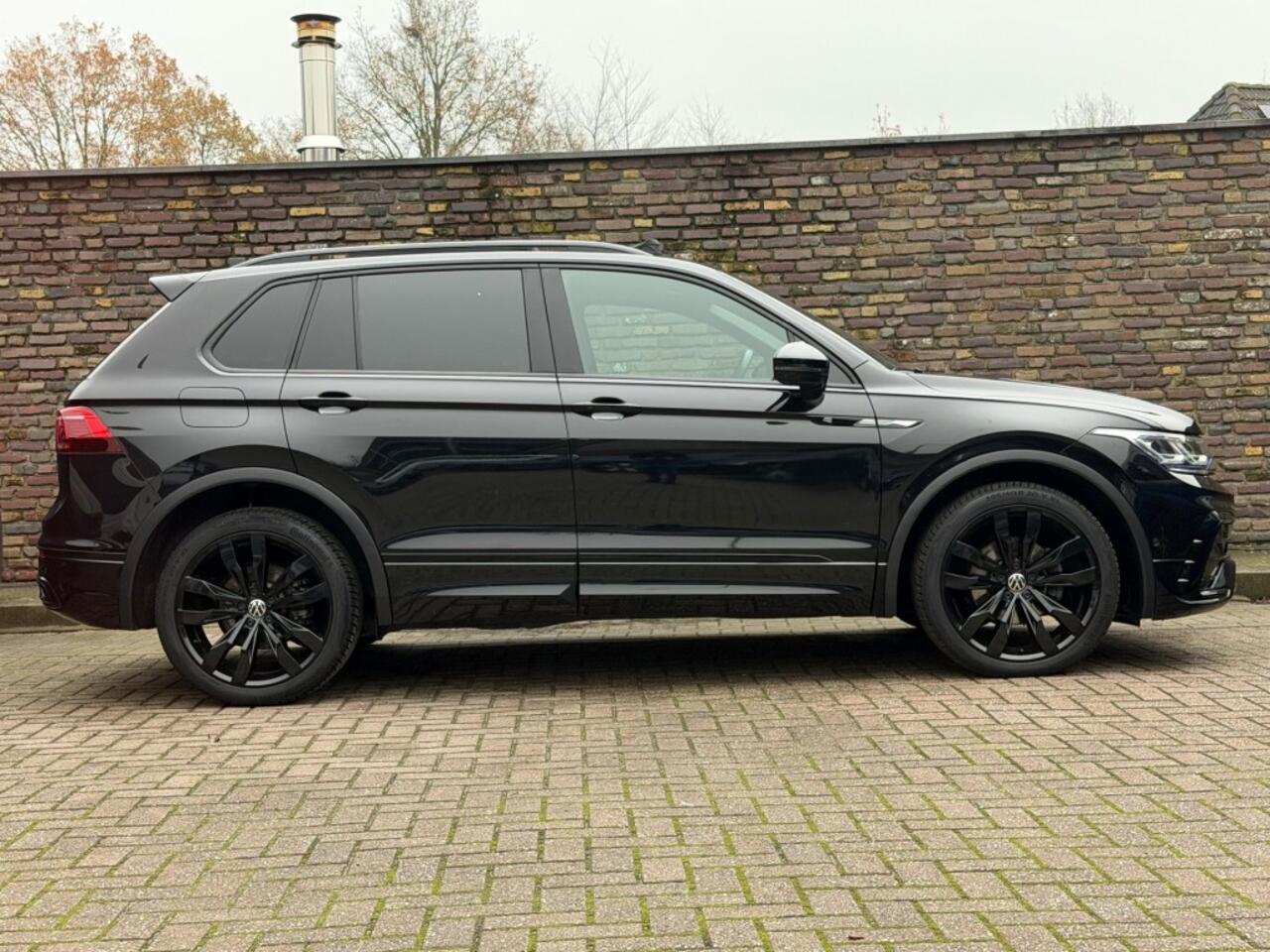 Volkswagen TIGUAN 1.5 TSI Automaat R-Line Black Style Panodak 20 Inch