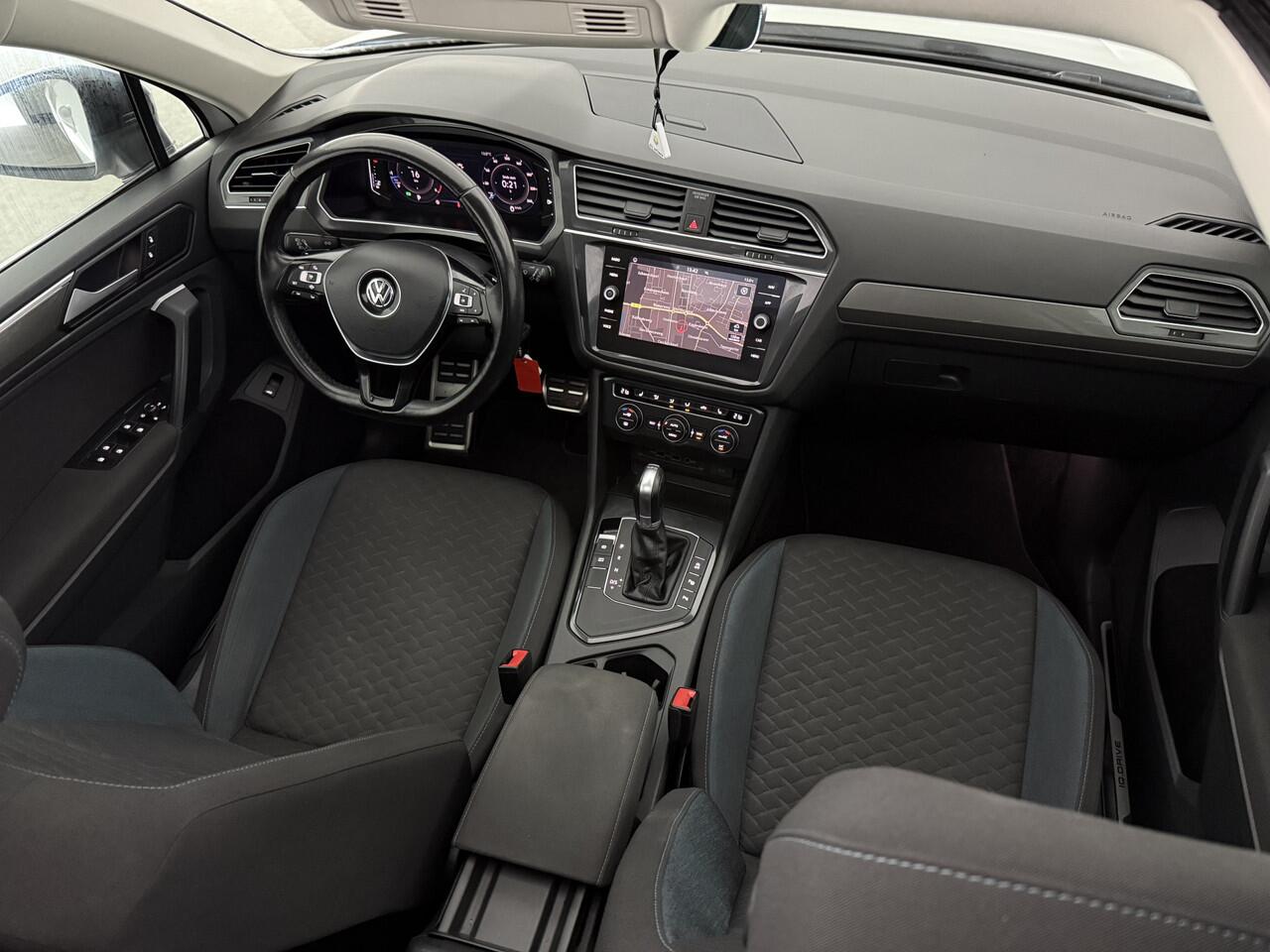 Volkswagen TIGUAN 1.5 TSI 150PK ACT R-Line | Pano | Virtual | Carplay | Camera | LED | Adaptive Cruise | Dodehoek