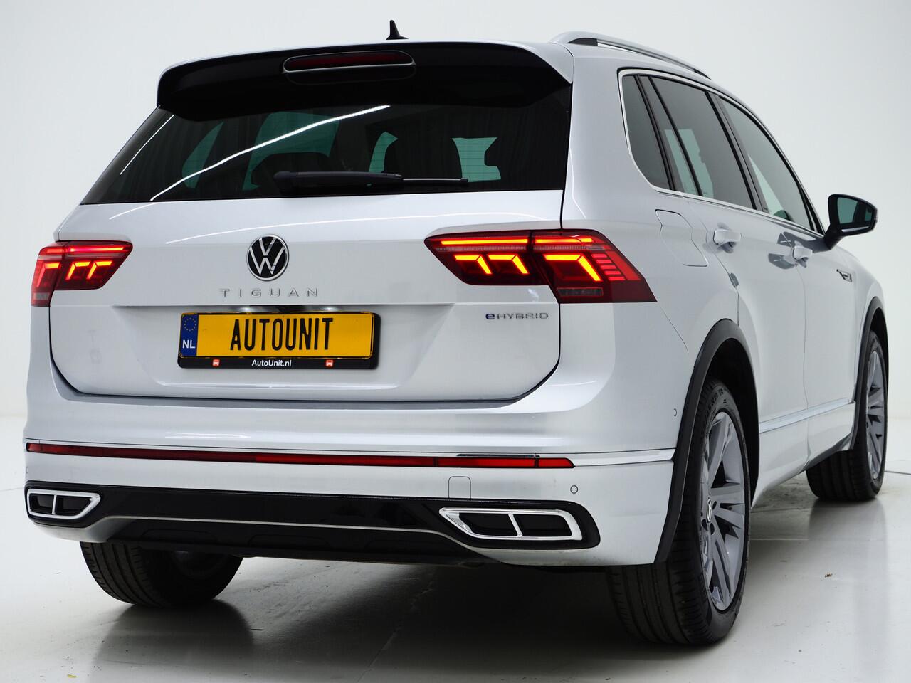 Volkswagen TIGUAN 1.4 TSI eHybrid R-Line Exclusive | Panoramadak | Leder | Head Up | 360 | Adaptive Cruise | Carplay