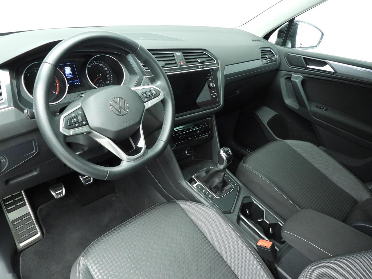 Volkswagen TIGUAN 1.5 TSI Life Business | Trekhaak | Camera | Stoel+stuur verwarmd