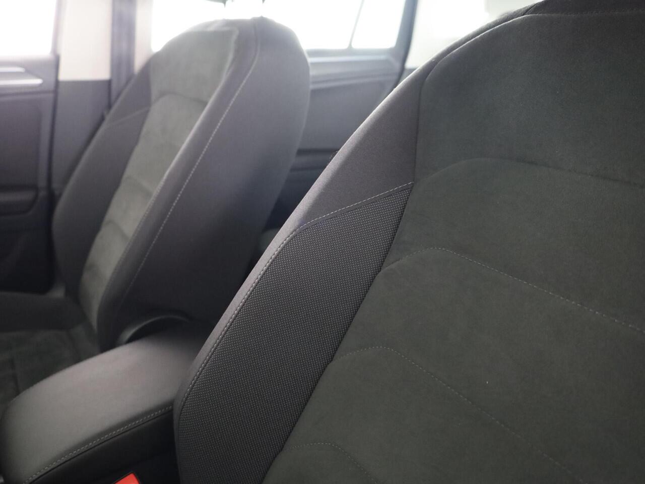 Volkswagen TIGUAN 1.5 TSI ACT Highline Automaat (DSG) | Navigatie | Parkeersensoren | Stoelverwarming | Trekhaak |