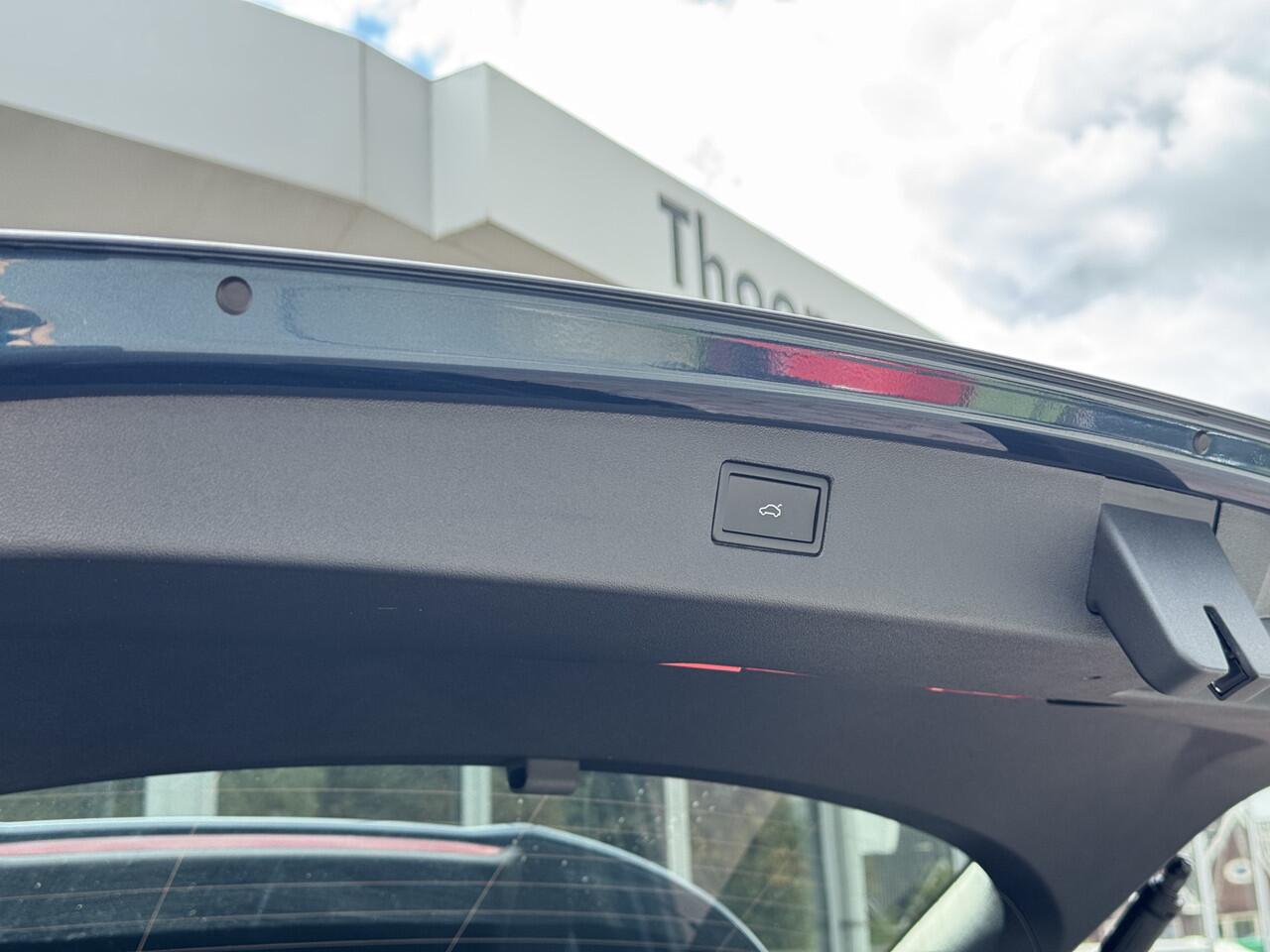 Volkswagen TIGUAN 1.5 eHybrid R-Line Edition Trekhaak | 360° camera | Navi | 20"