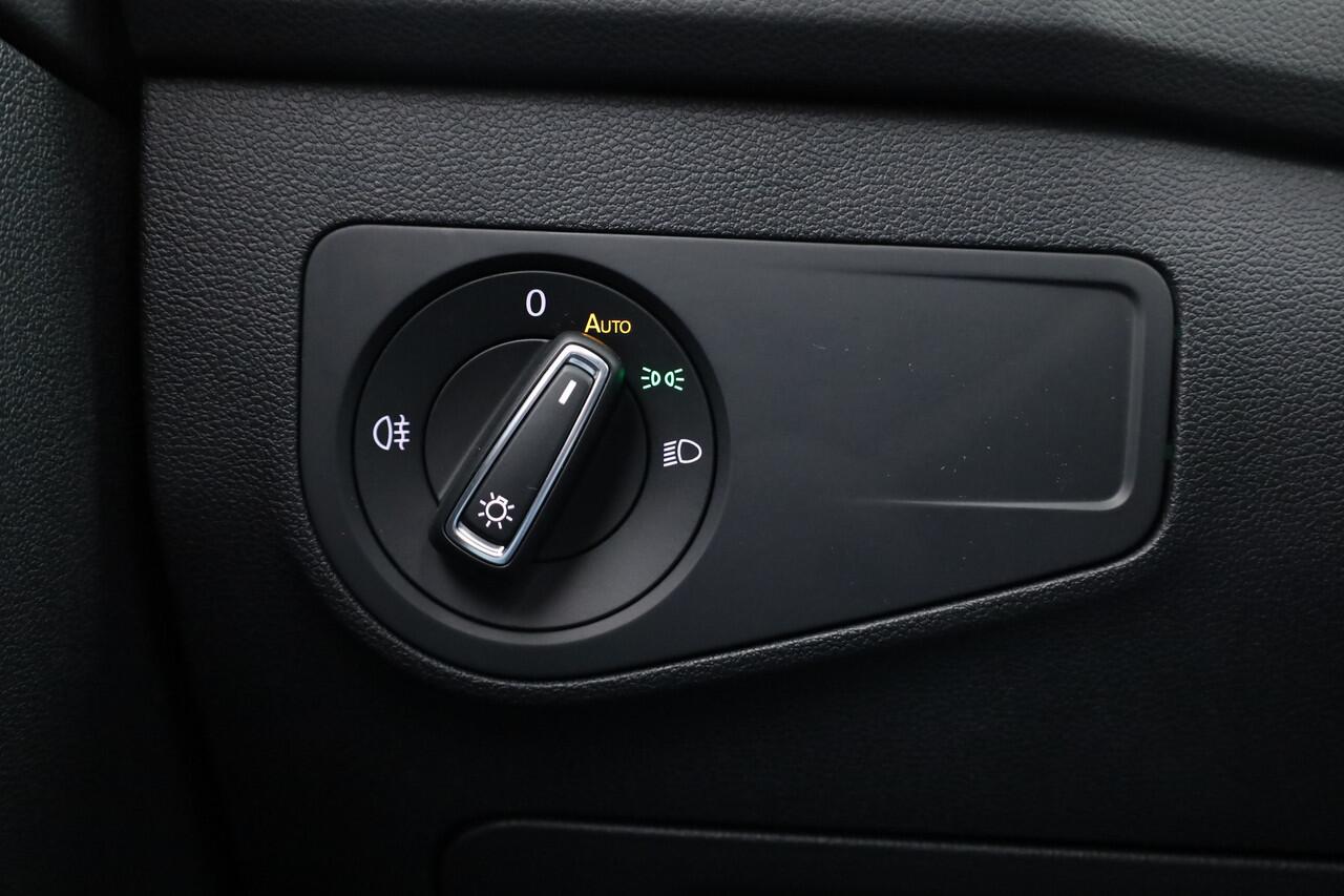 Volkswagen TIGUAN 1.5 TSI R-Line DSG | Pano | Elek. Trekhaak | Camera | Stoel- Stuurverw. | Keyless | Navi | CarPlay