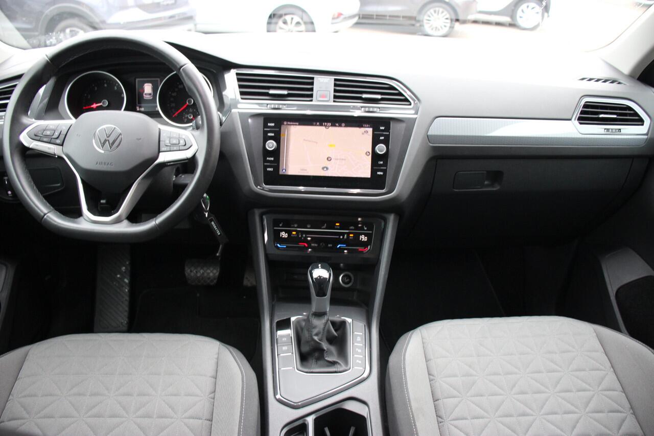 Volkswagen TIGUAN 1.5 TSI Life Business DSG Automaat | Trekhaak | Navi | Stoel- en Stuurverwarming |