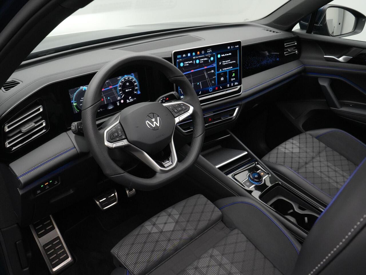 Volkswagen TIGUAN 1.5 eHybrid 204 pk DSG R-Line Edition | Panoramadak | Stoel-/stuurverwarming | Park Assist Plus | Side Assist | Carplay | ergoActive Sportstoelen | 20 inch