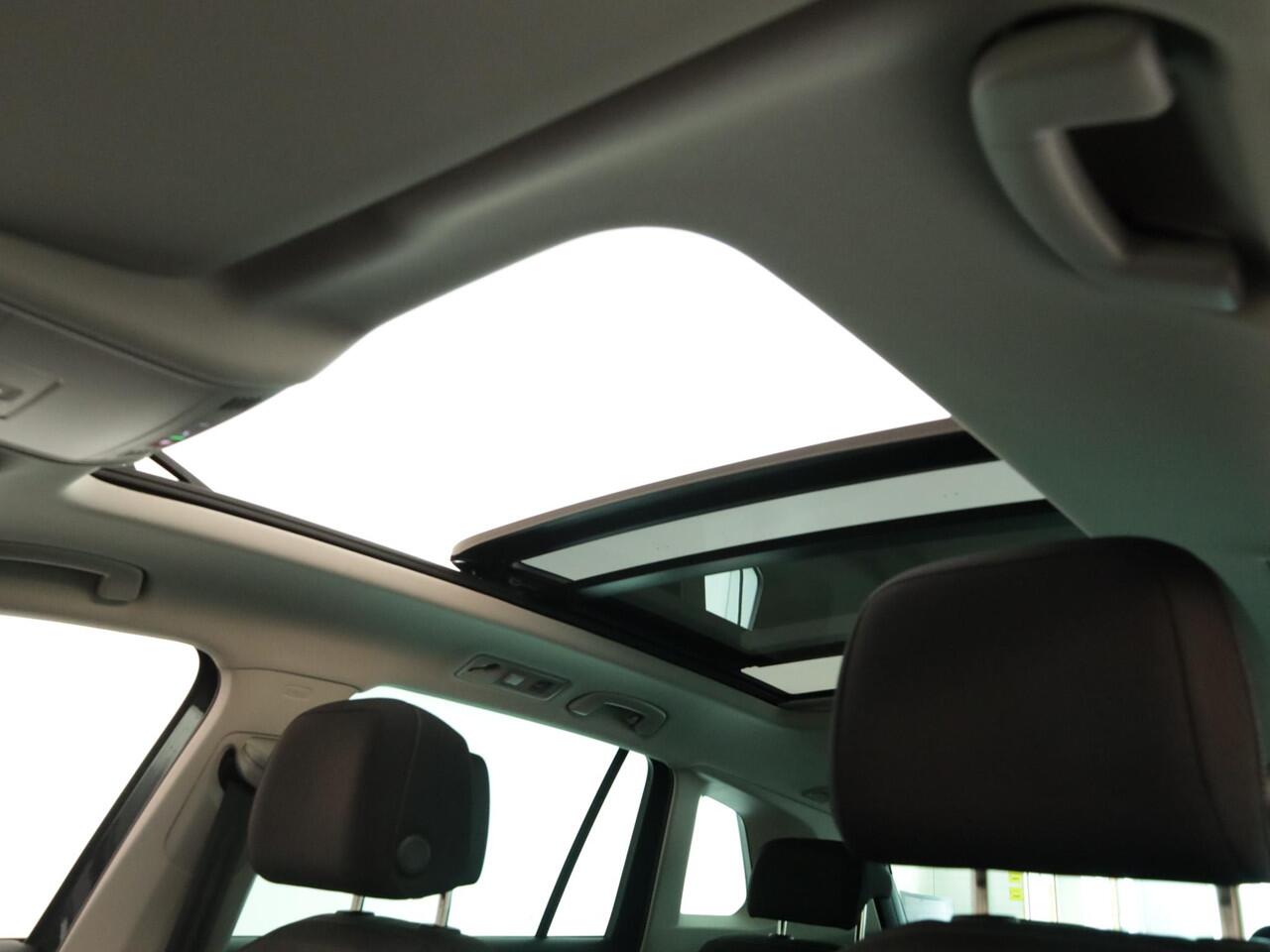 Volkswagen TIGUAN 1.4 TSI eHybrid Life 245 pk Automaat (DSG) | Navigatie | Panoramadak | Parkeersensoren | Achteruitrijcamera | LED koplampen | Stoelverwarming | SOH 87%