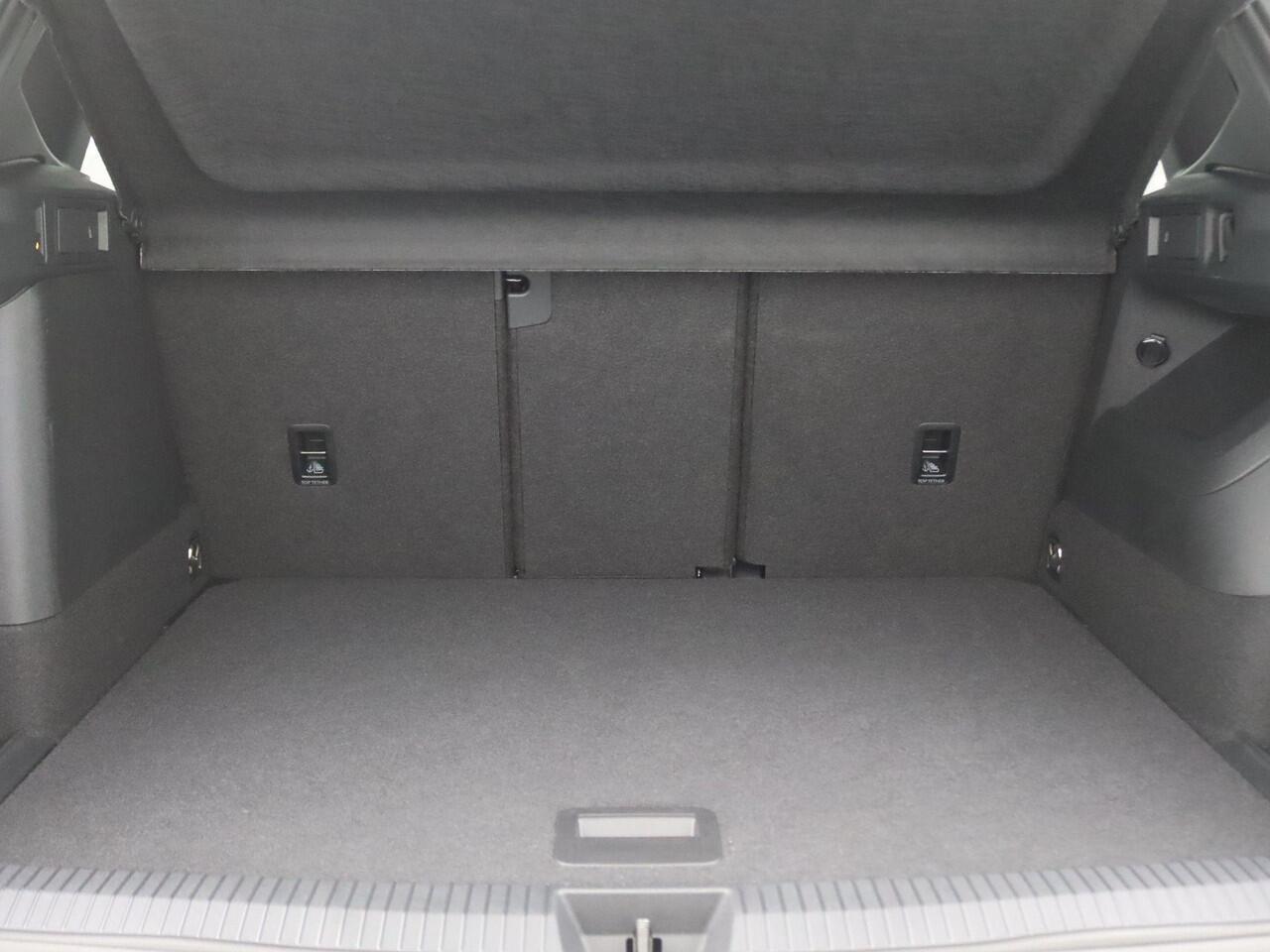 Volkswagen TIGUAN 1.5 eHybrid R-Line Edition 272PK DSG Black Style, Trekhaak, Lederen bekleding, Ventilatiestoelen, Panoramadak, York 20" LMV, Adaptive Cruise Control, Side Assist, Keyless