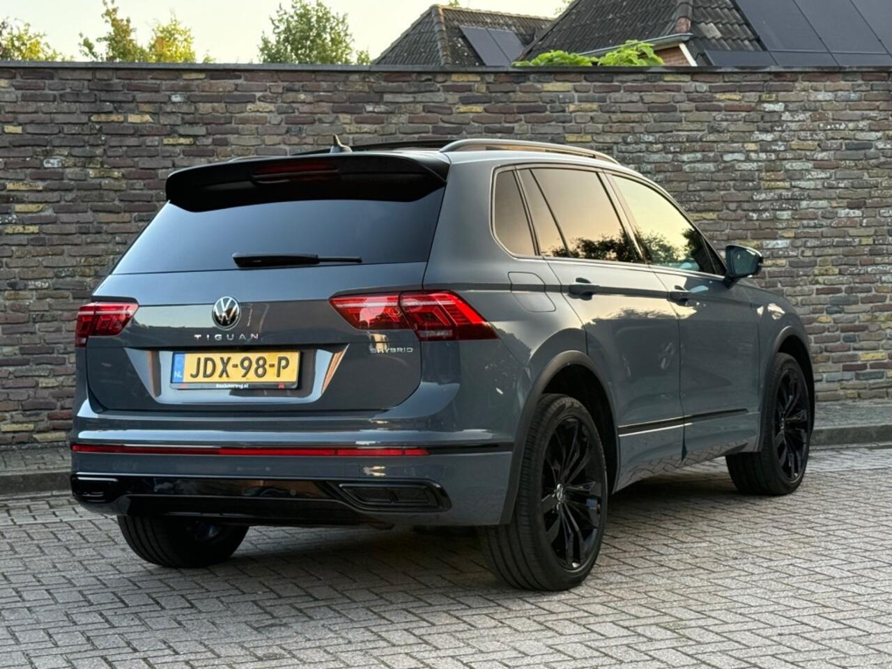 Volkswagen TIGUAN 1.4 TSI eHybrid R-LINE Black Style Panodak Trekhaak Leer 360 Camera