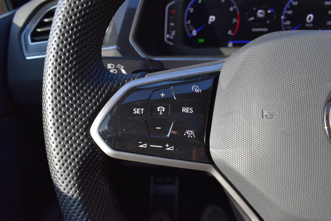 Volkswagen TIGUAN 1.5 TSI R-Line '22 PANO, LEER, TREKH, 71DM! NIEUWSTAAT!