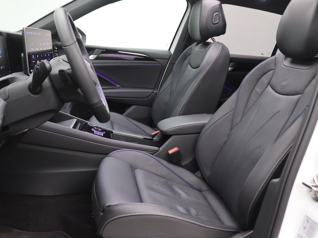 Volkswagen TIGUAN 1.5 eHybrid R-Line Edition 272PK DSG Black Style, Trekhaak, Lederen bekleding, Ventilatiestoelen, Panoramadak, York 20" LMV, Adaptive Cruise Control, Side Assist, Keyless