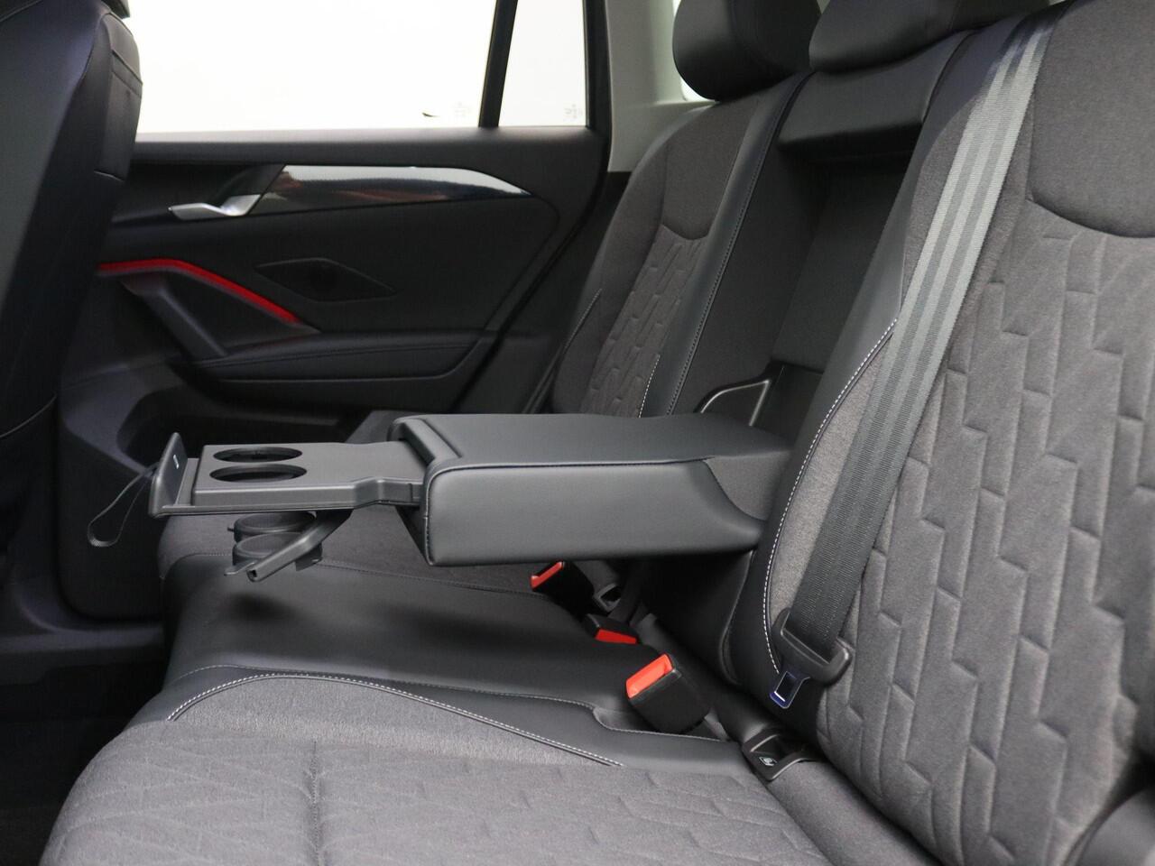 Volkswagen TIGUAN 1.5 eHybrid Life Edition 204PK DSG Trekhaak, Achteruitrijcamera, Navi via Apple Carplay/Android Auto, Keyless, Side Assist, Stoel-Stuurverwarming, Elektr. Achterklep, 19" LM Velgen, Adaptieve Cruise Control