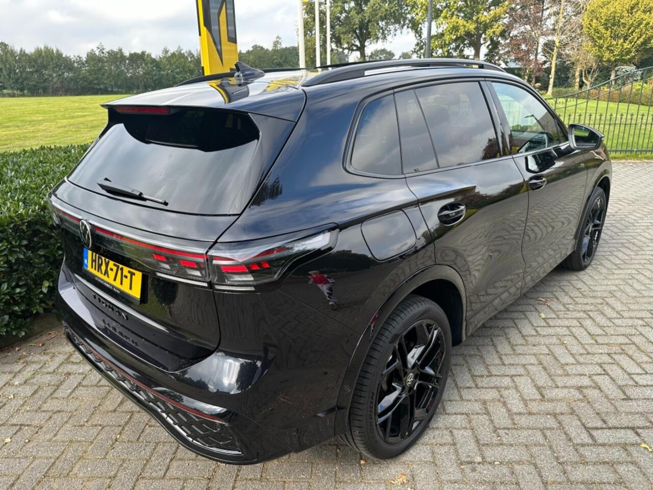 Volkswagen TIGUAN 1.5 eHybrid R-Line Edition 272pk Pano / Trekhaak / Black Style / Harman Kardon