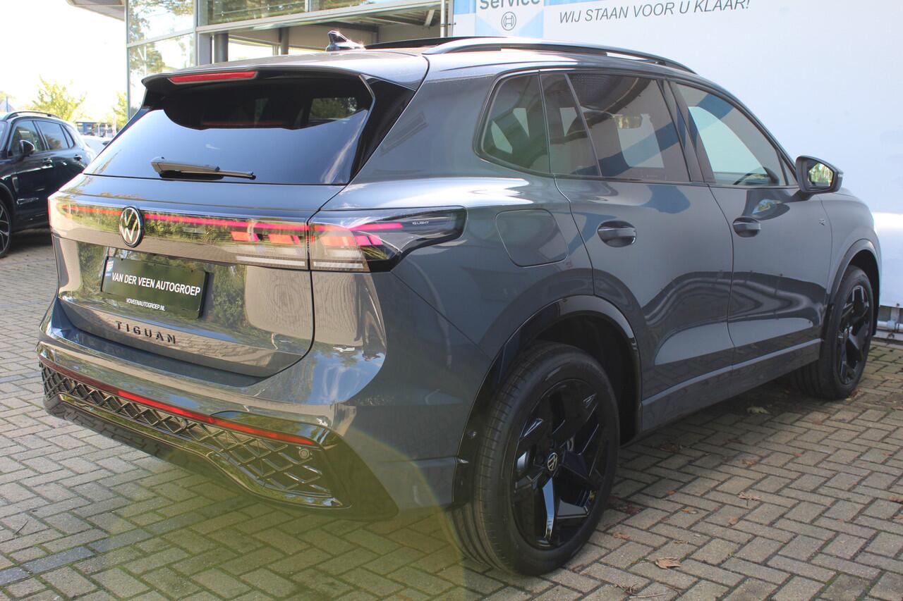 Volkswagen TIGUAN 1.5 eHybrid R-Line Edition | Direct Leverbaar !! | Head-Up Display | Panoramdak | Massage stoelen | 360 Camera | 272 PK | Massage Stoelen | IQ.Lights | Elektrische Kofferklep | Stoel/Stuur Verwarming | Draadloze Telefoonlader | Virtual Cockpit | Adaptive 