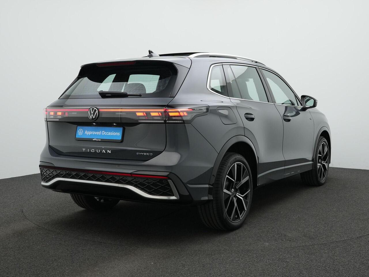 Volkswagen TIGUAN 1.5 TSI eHybrid 204 pk DSG R-Line | Panoramadak | Adaptief onderstel | Stuur-/stoelverwarming | Achteruitrijcamera | Massage