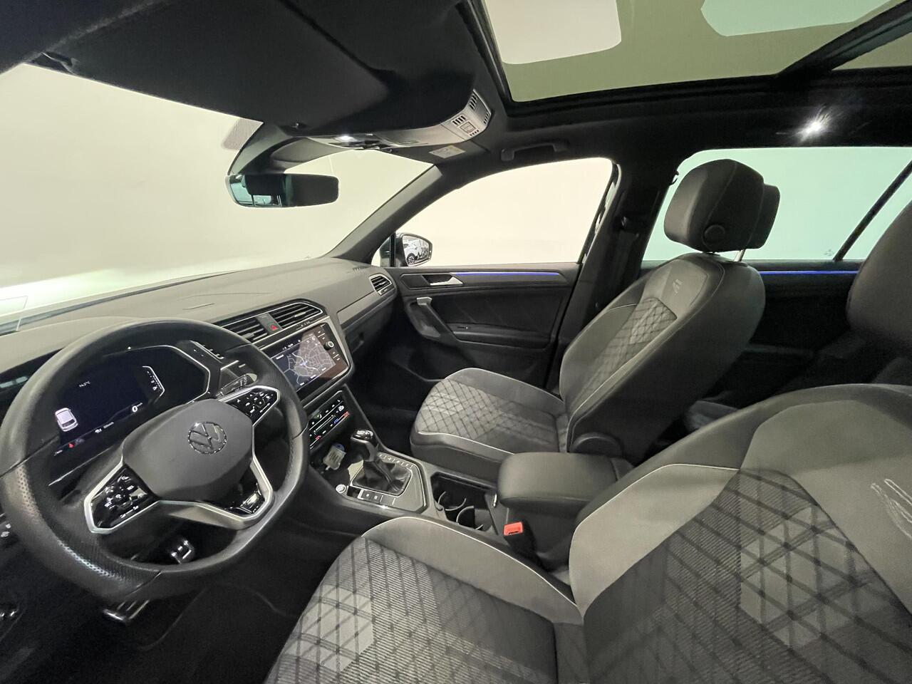 Volkswagen TIGUAN 1.4 TSI eHybrid 245pk DSG R-Line Platinum Panoramadak Trekhaak Navigatie Apple Carplay/Android Auto Camera Parkeersensoren Adaptive Cruise Control Matrix Ledverlichting Stoel- en stuurverwarming Climate Control