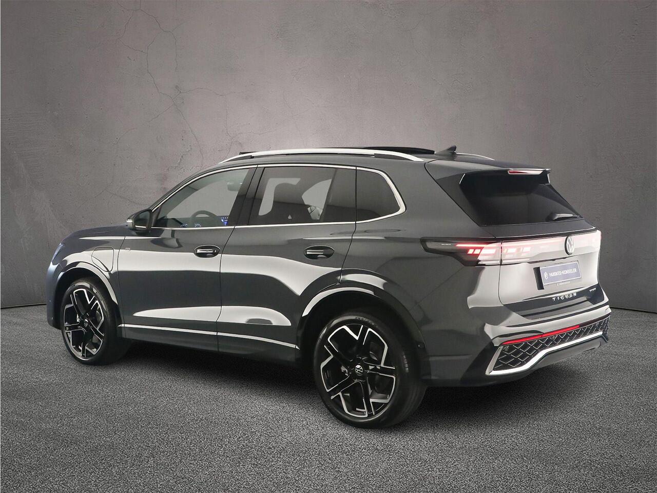 Volkswagen TIGUAN R-Line Edition 1.5 TSI eHybrid 272pk DSG Automaat Trekhaak, Panoramadak, Adaptive cruise control, Achteruitrijcamera