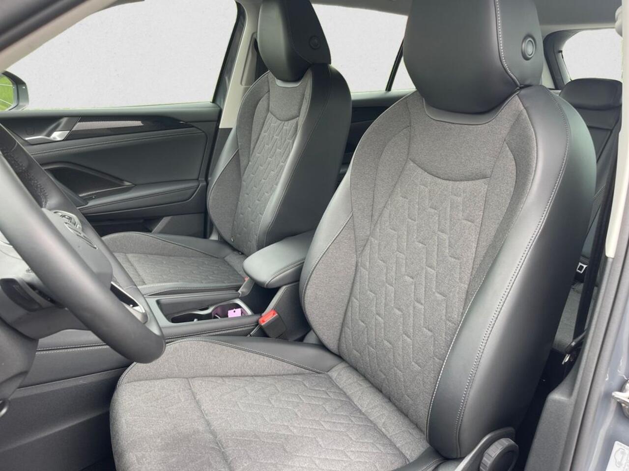 Volkswagen TIGUAN 2.0 TDI 4Motion DSG 193 PK ACC Navi LED Camera Trekhaak 18 Inch