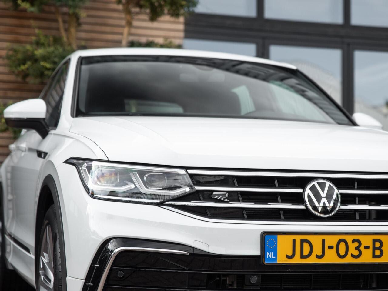 Volkswagen TIGUAN 1.5 TSI R-Line Business+ / Wegklapbare Trekhaak / IQ Light / 19" LMV / Achteruitrijcamera