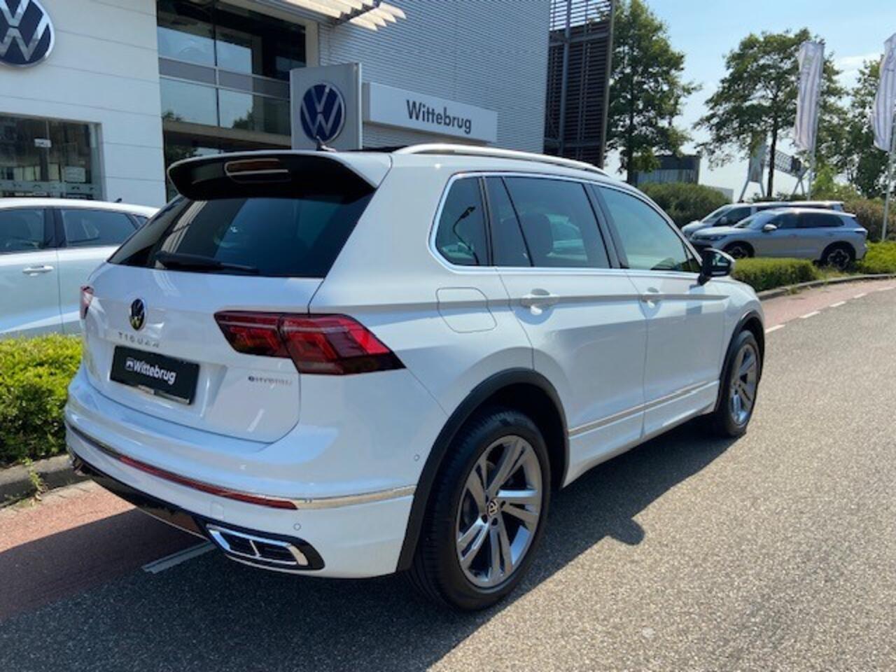 Volkswagen TIGUAN 1.4 TSI eHybrid R-Line Business+ / Panoramadak / 19" LMV / IQ LED Matrix / Navi / Camera / Keyless / APP.Connect / Stuur en Stoelverwarming / Dode Hoek