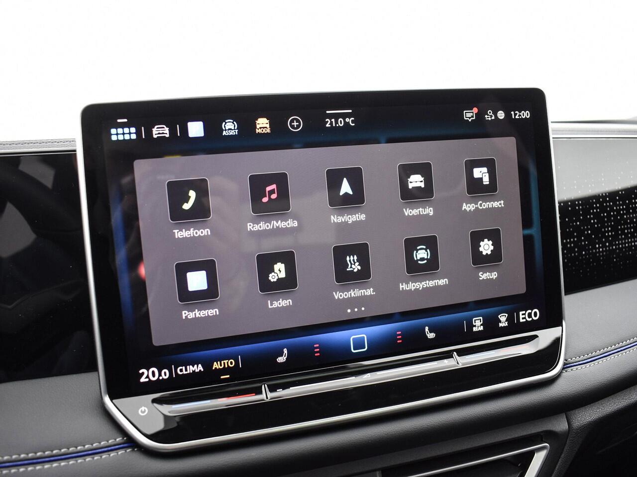 Volkswagen TIGUAN 1.5 eHybrid 272pk DSG R-Line Edition · Panoramadak · Camera · Stuur- & Stoelverwarming · Inklap. Trekhaak · Massagefunctie Bestuurdersstoel · Garantie t/m 10-04-2030 of 100.000km