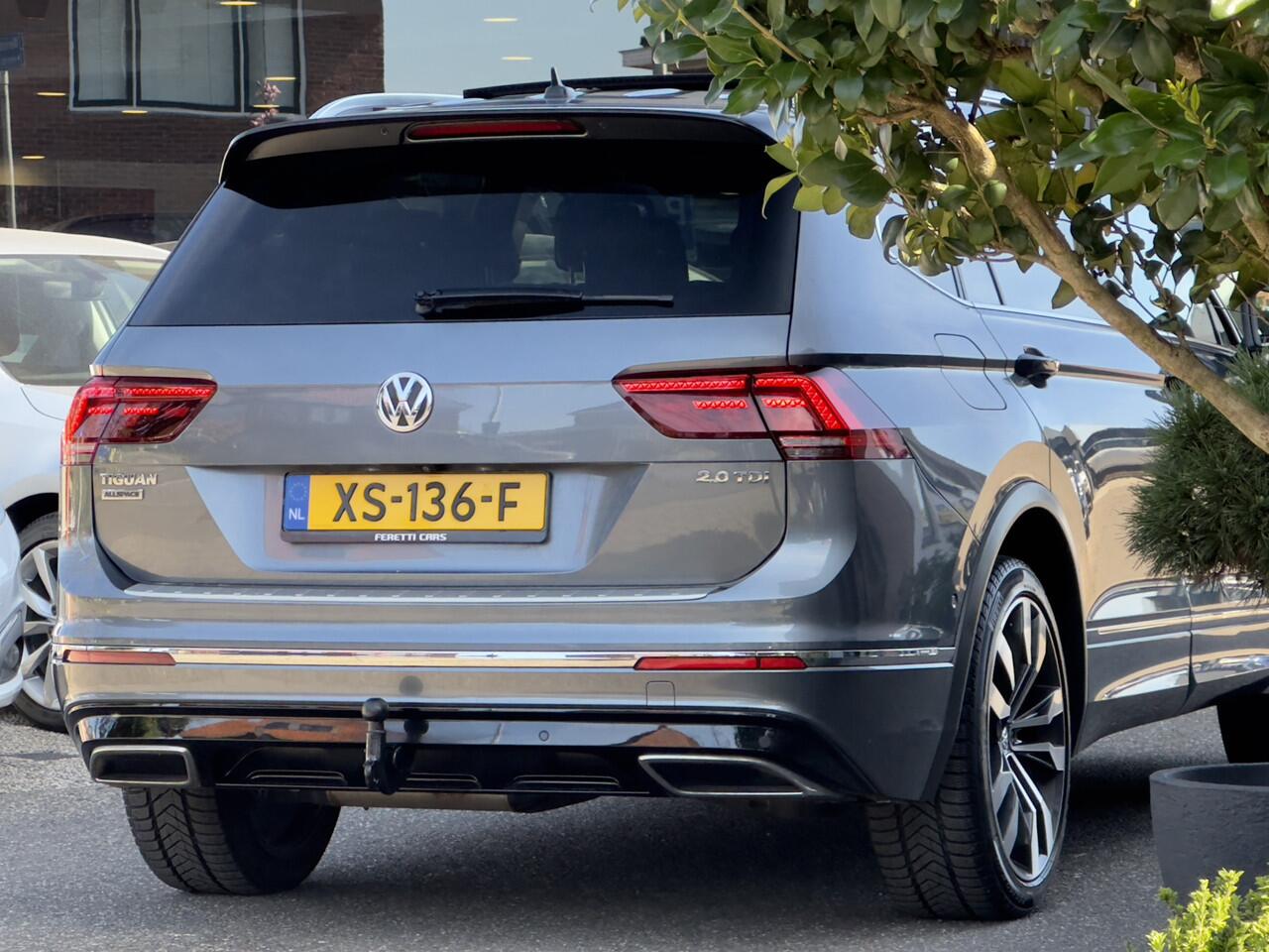 Volkswagen TIGUAN Allspace 2.0 TDI AUT7 R-LINE HIGHLINE 7PERS 150PK. PANODAK LEDER NAVI CAMERA DIGI-DASH APPLE-CARPLAY LED 20 INCH-LMV PDC