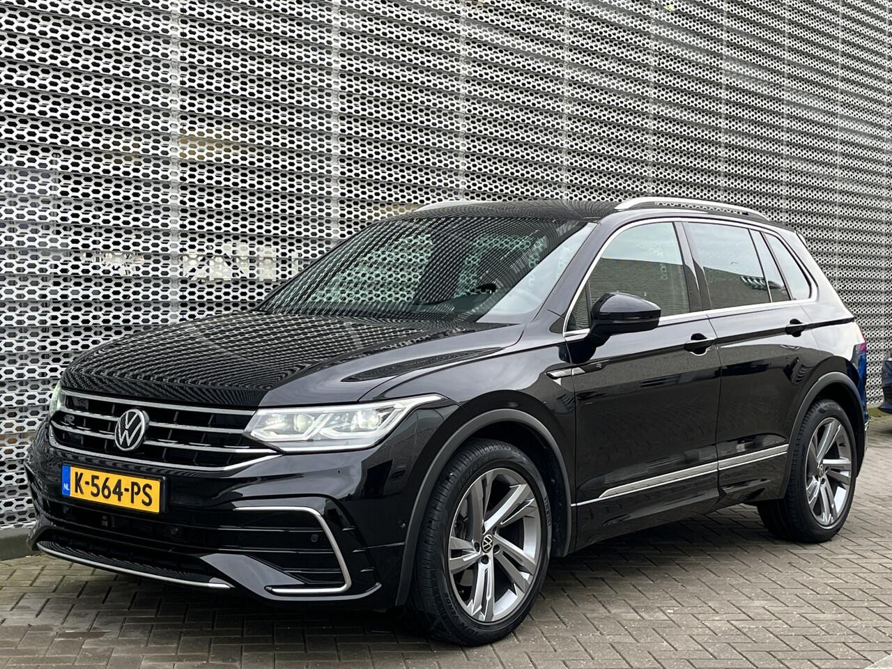 Volkswagen TIGUAN 1.5 TSI R-Line / Digitaal dashboard / Navigatie / App connect / Camera / PDC V+A / Lichtmetaal 19 inch /