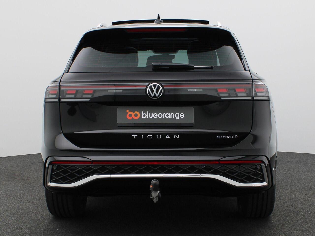 Volkswagen TIGUAN 1.5 eHybrid R-Line Edition 272PK DSG Pano-Schuifdak, Trekhaak, Leder, 360gr. camera, Adaptieve Cruise Controle, Matrix LED verlichting, Keyless, Navi, Side Assist, Alarm, 20" LM Velgen