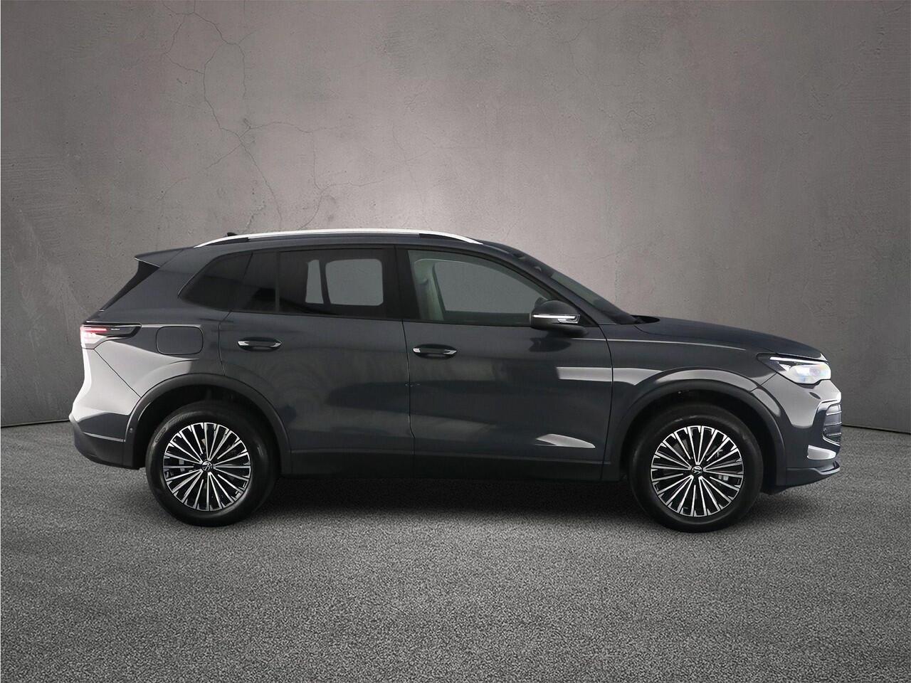 Volkswagen TIGUAN Life Edition 1.5 TSI eHybrid 204pk DSG Automaat Trekhaak, Adaptive cruise control, Elektrische achterklep, Achteruitrijamera, LED koplampen, Stuurwiel verwarmd