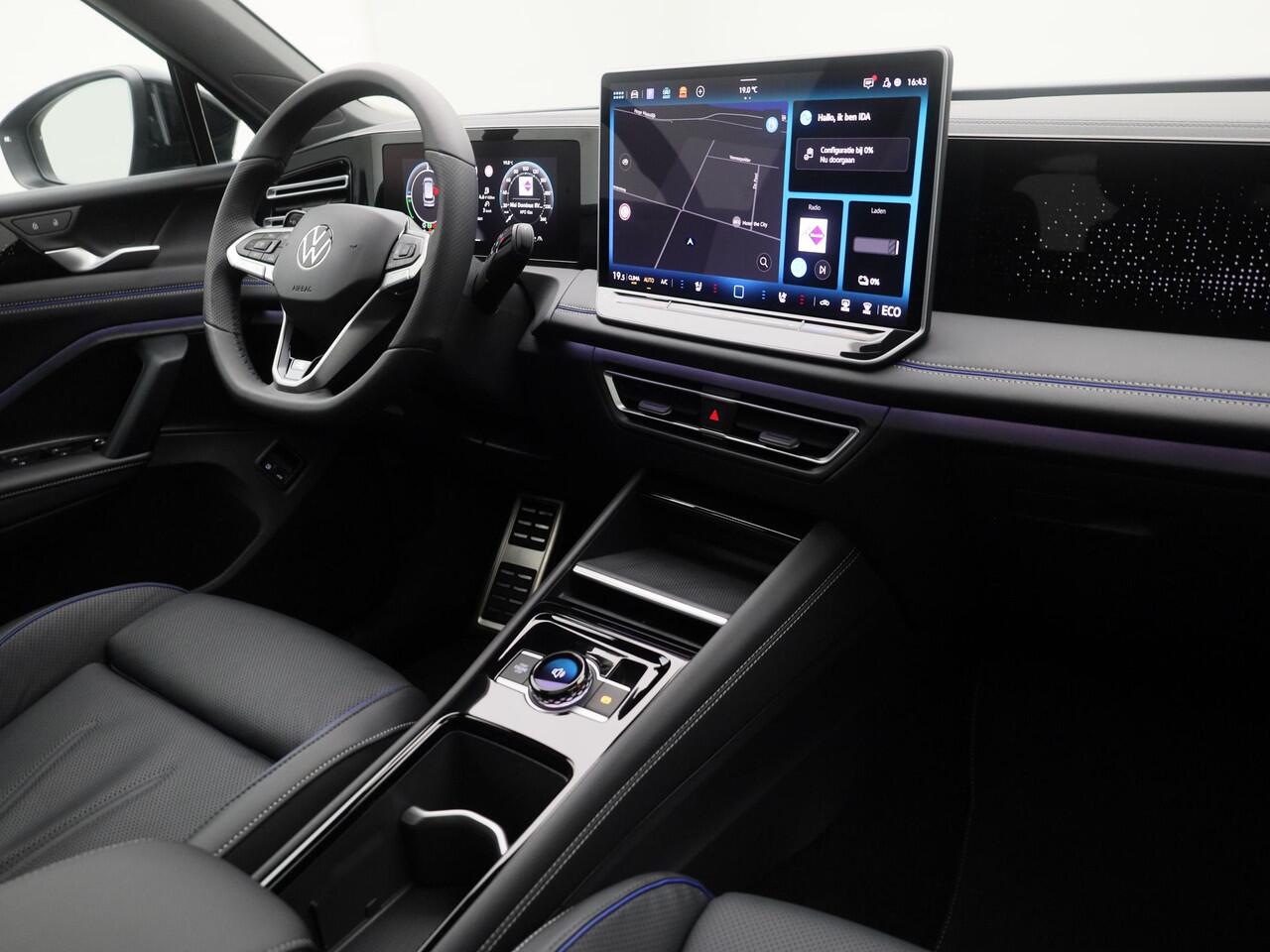 Volkswagen TIGUAN NEW 1.5 eHybrid R-Line Edition | PANO | 360° | ADAPTIVE | HUD | IQ LIGHT | MEMORY | STOELMASSAGE | STOELVENT. | STOELVERW. | TREKHAAK