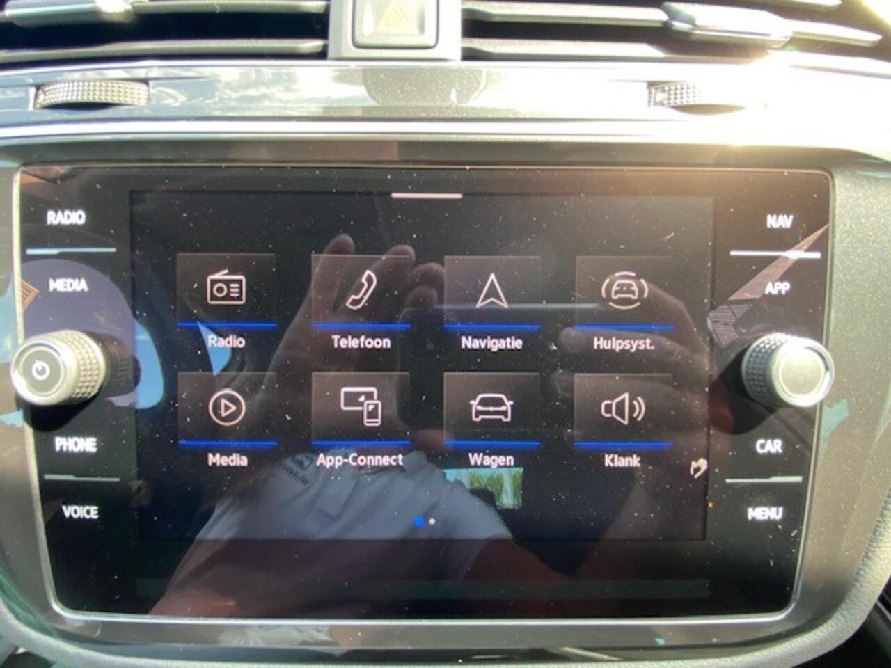 Volkswagen TIGUAN 1.5 TSI 150pk DSG Life Business / 18" LMV / LED Plus / Digital Cockpit Pro / Trekhaak Elek. / Navi / Camera / Stuur en Stoelverwarming