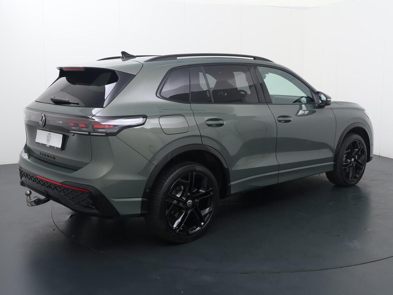 Volkswagen TIGUAN 1.5 eHybrid R-Line Business | 204 PK | SoH 100% | Trekhaak wegklapbaar | Elek. achterklep | Voorstoelen verwarmd | Apple Carplay/Android Auto |