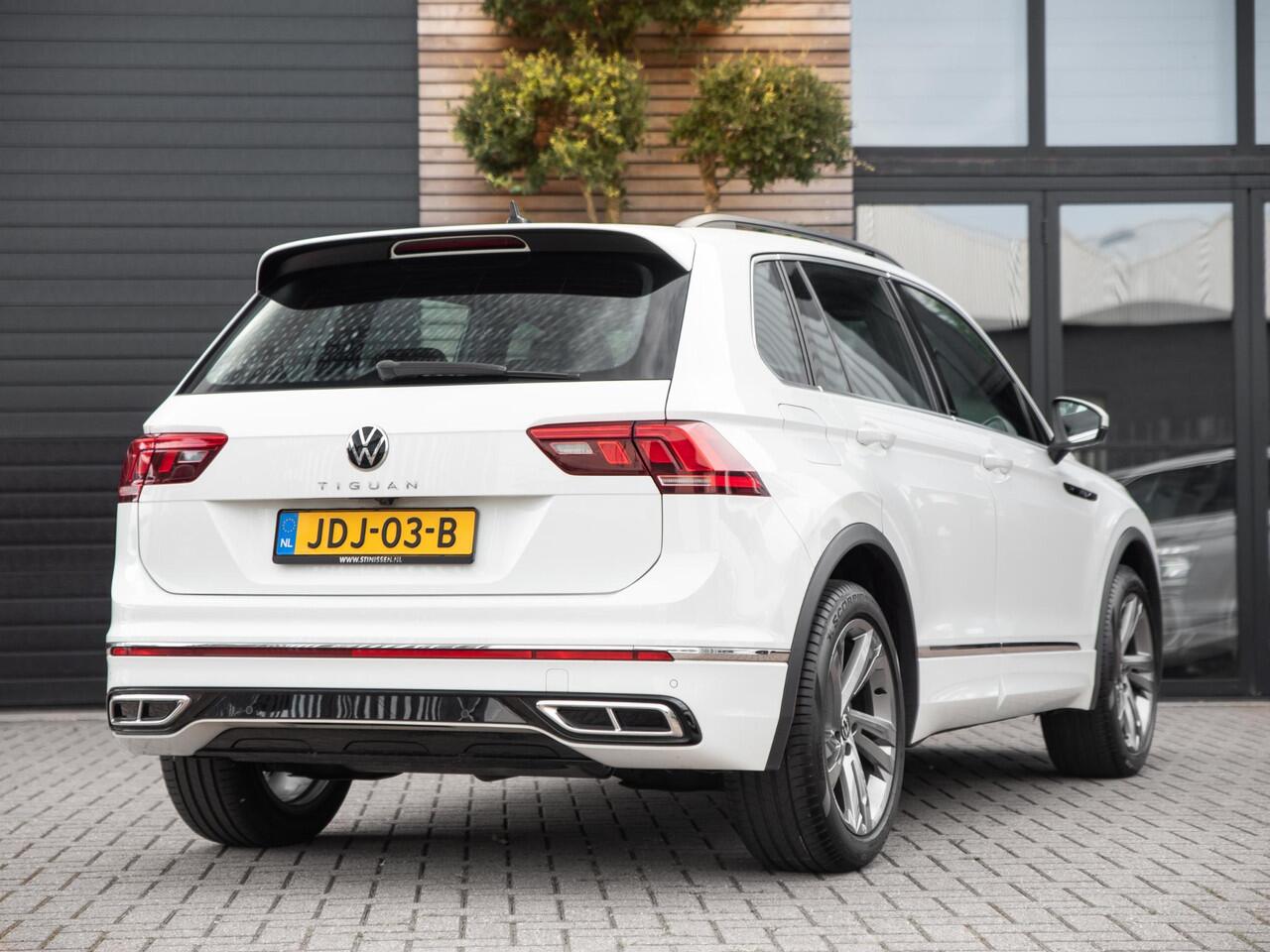 Volkswagen TIGUAN 1.5 TSI R-Line Business+ / Wegklapbare Trekhaak / IQ Light / 19" LMV / Achteruitrijcamera