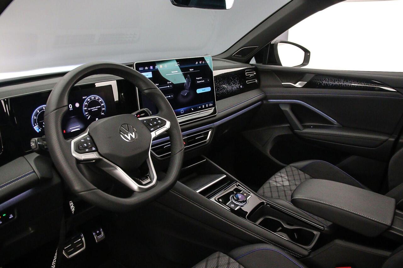 Volkswagen TIGUAN R-Line Edition 1.5 eTSI 150pk DSG Automaat Trekhaak, Harman Kardon audio, Panoramadak, Adaptive cruise control, Black Style, Achteruitrijcamera, Elektrische achterklep