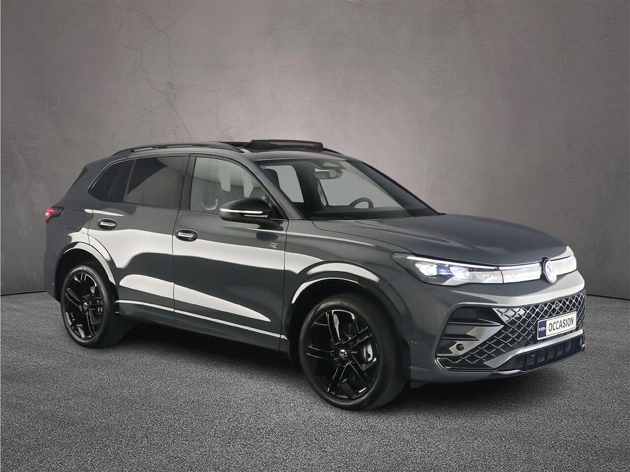 Volkswagen TIGUAN R-Line Edition 1.5 TSI eHybrid 272pk DSG Automaat Trekhaak, Panoramadak, Black Style, 360 camera, Adaptive cruise control, Elektrische achterklep