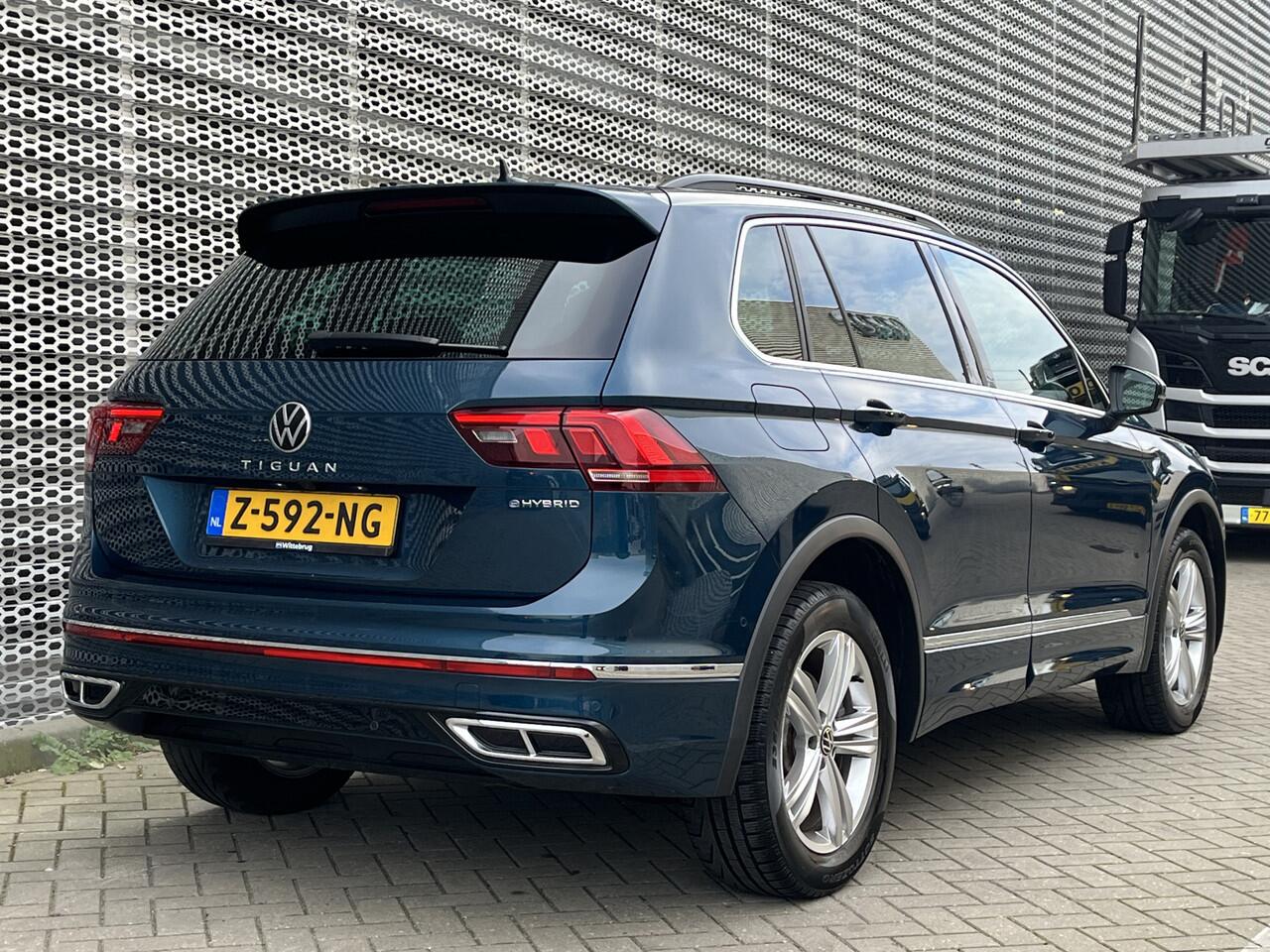 Volkswagen TIGUAN 1.4 TSI eHybrid R-Line Business+ / Pano / Head-up / Camera / Parkeersensoren V+A / Navigatie / App connect / Zwenkbare trekhaak /