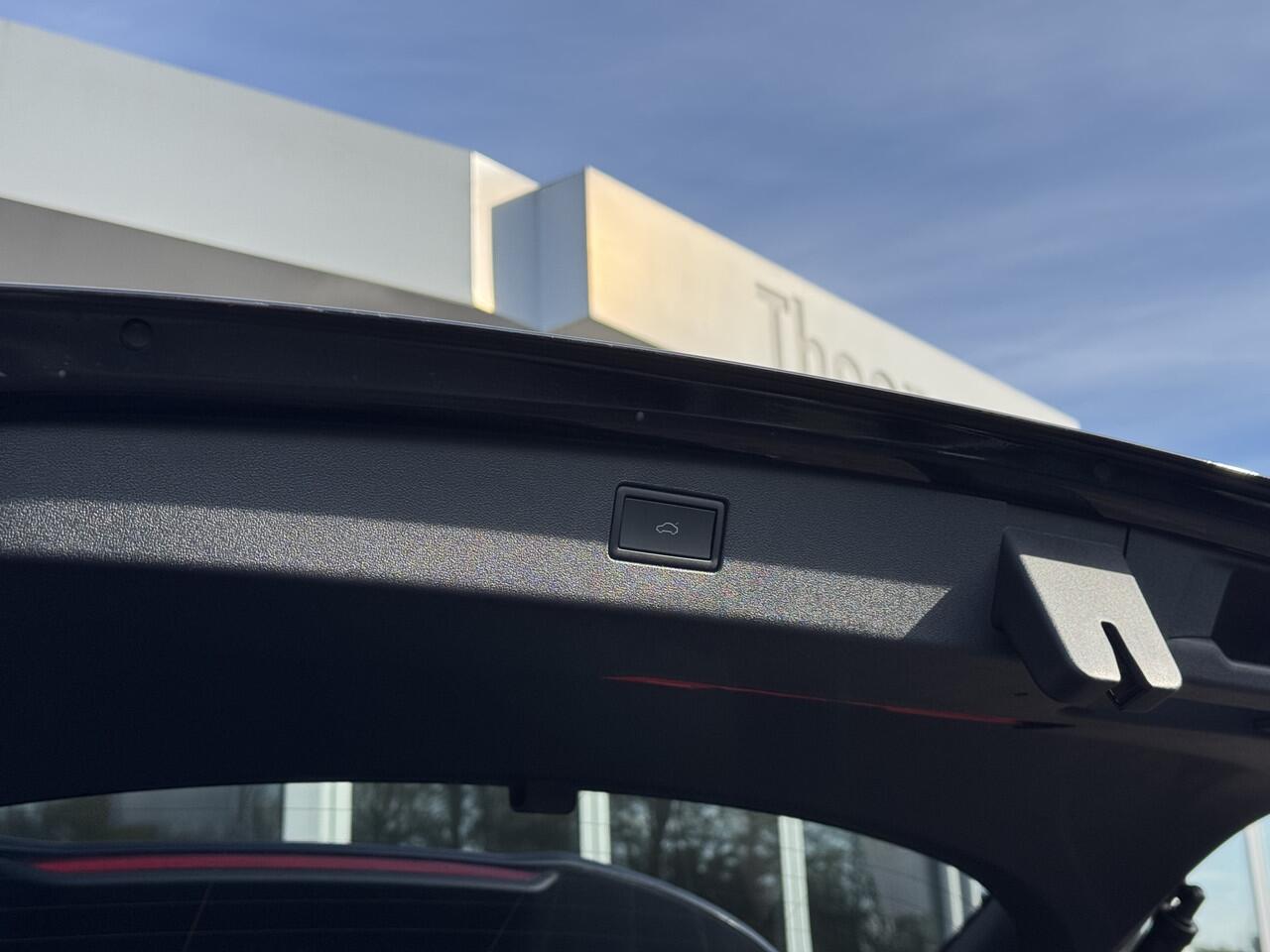 Volkswagen TIGUAN 1.5 eTSI R-Line Edition | 360° camera | Massage | Navi | HUD