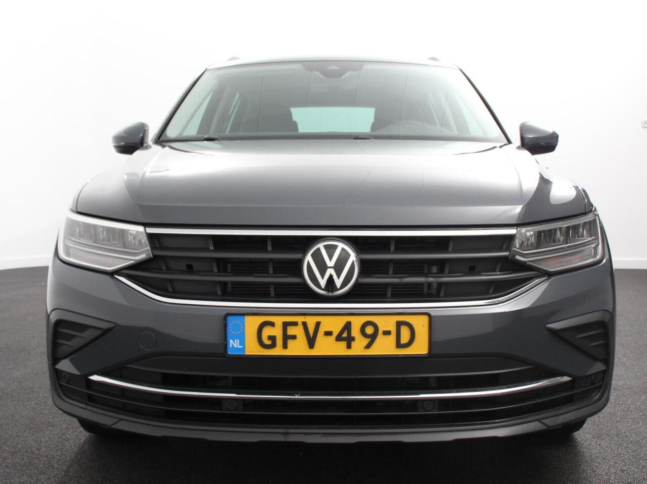 Volkswagen TIGUAN 1.5 TSI DSG 150pk Life | Navigatie | Apple Carplay/Android Auto | Parkeersensoren | Adaptive cruise Control | Wegklapbare Trekhaak | Stoel- en stuurverwarming | Ledverlichting | Getinte ramen | Climate Control